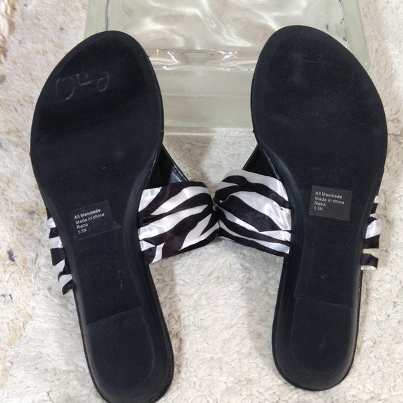 Falchi black and white thong slides - Picture 4 of 5